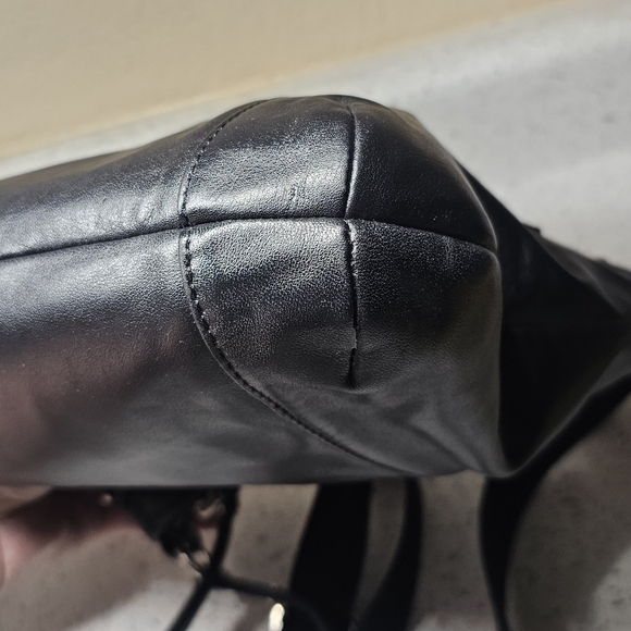 Nice COACH  F23948 Shoulder Or Crossbody Shiny Leather Bag with large hang tag. - Picture 7 of 16